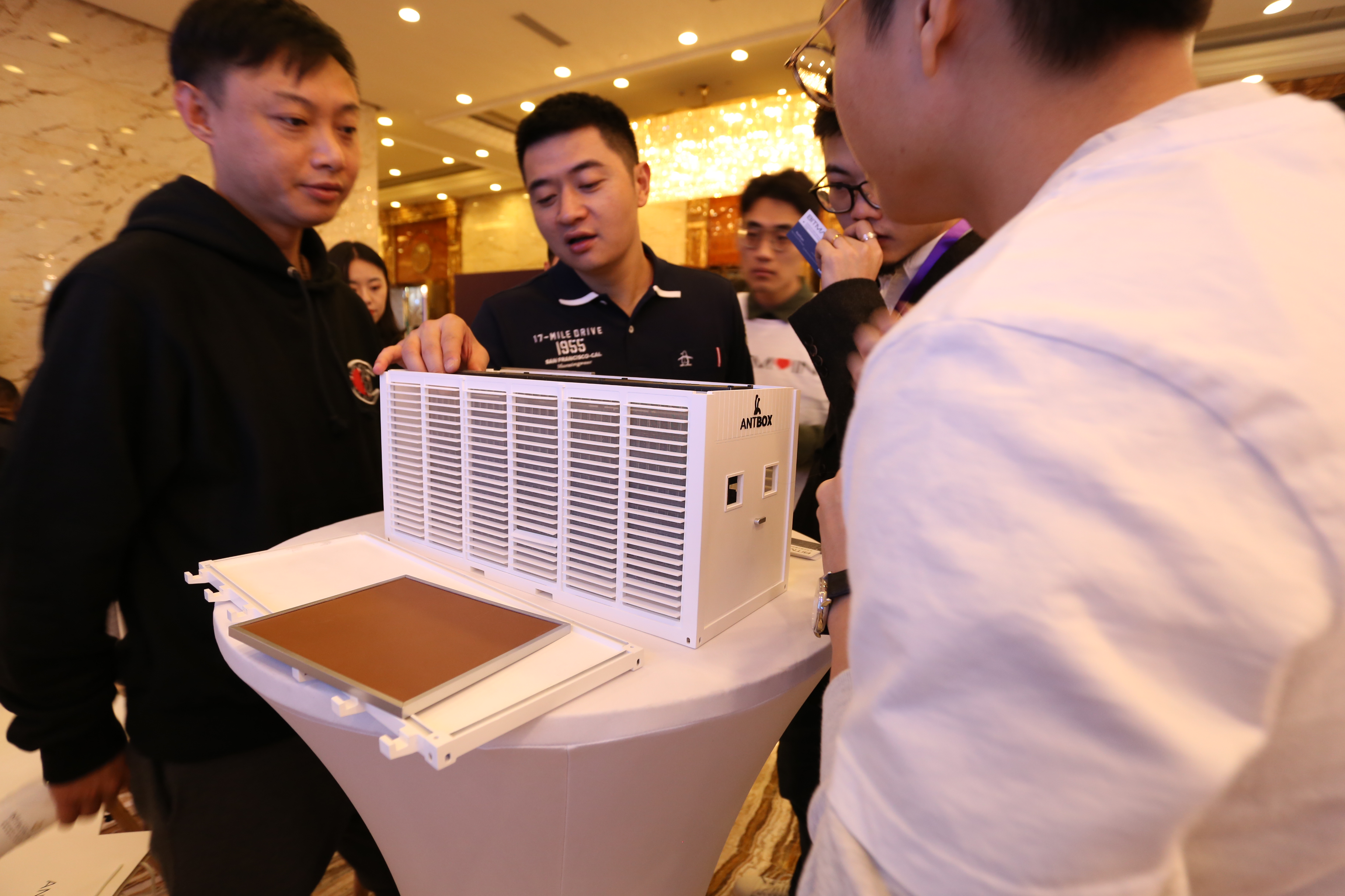 部署迅速安装便捷，移动矿场ANTBOX受新老矿工青睐_aicoin_图1