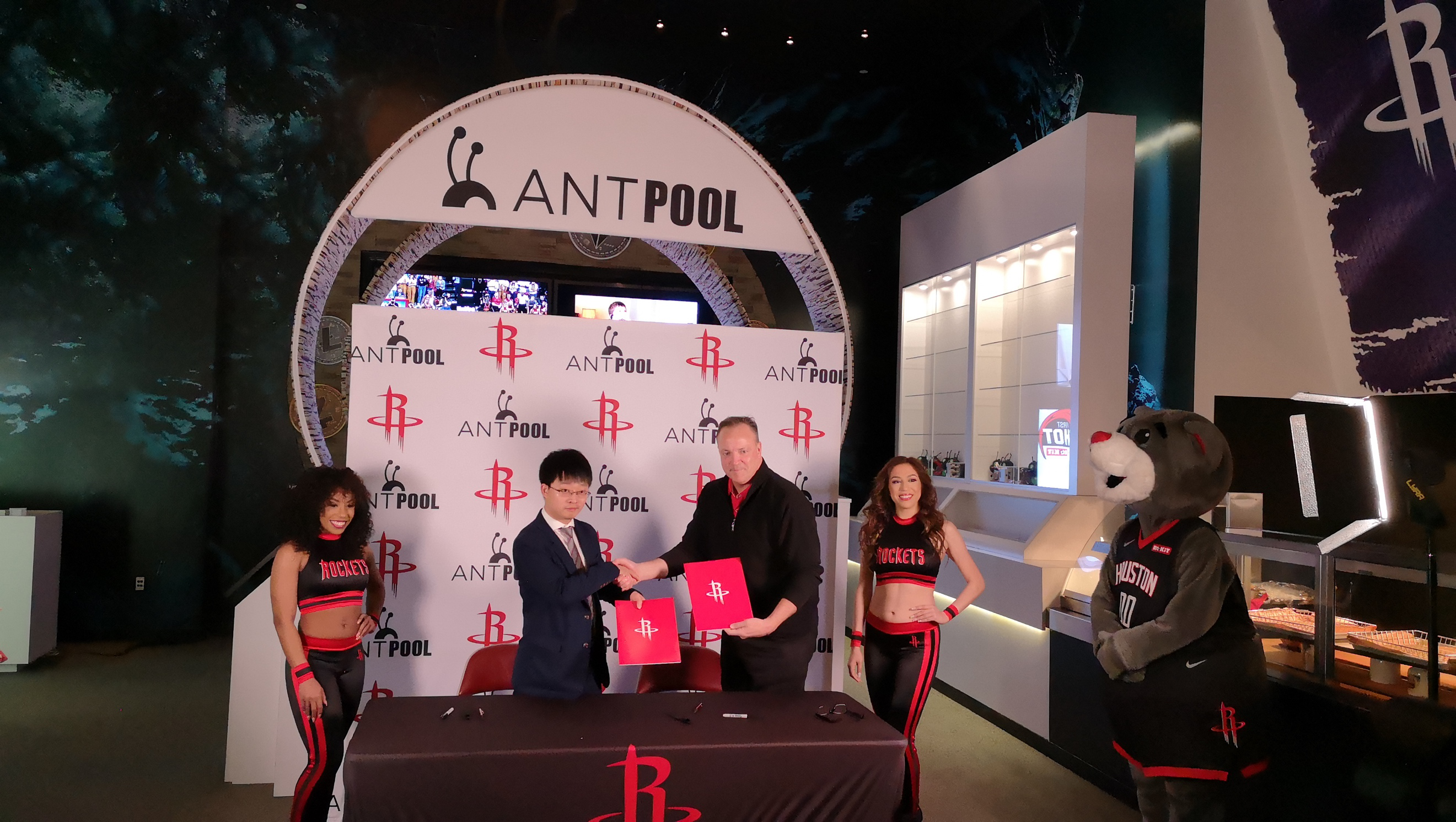 NBA休斯顿火箭队迎来蚂蚁矿池“冠名之夜“比赛，火箭逆转湖人！_aicoin_图1