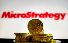 MicroStrategy Accumulates Cash: The Defensive Shift of Bitcoin "Whales"