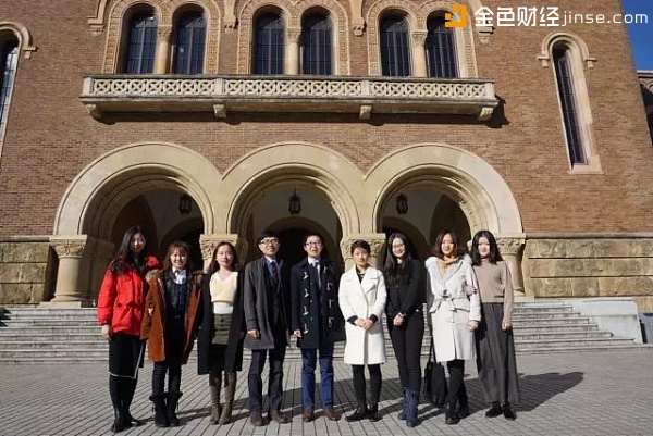 图为小组成员