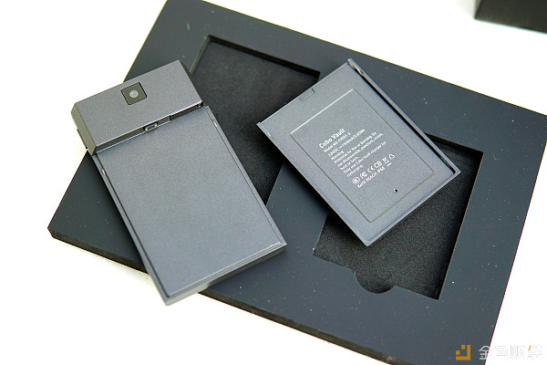 采用分体式设计的主机与电池