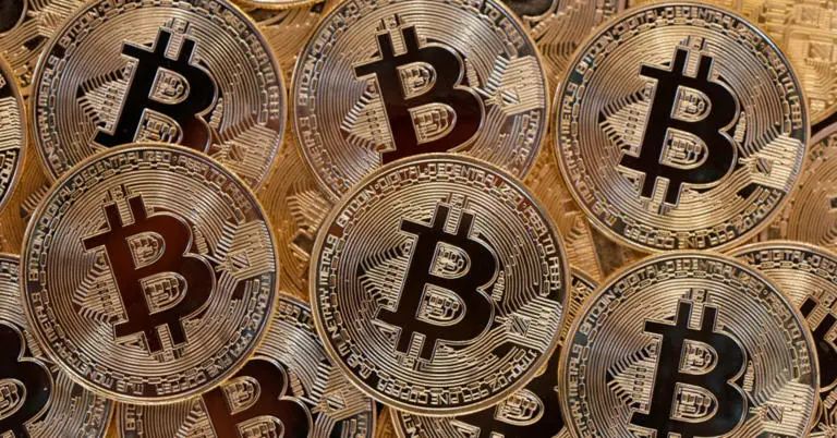 Bitcoin continues to rise, the "rebellious" cryptocurrency industry launches a regulatory "counterattack"