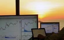 XRP 超越比特币，ETF 申请增多，准备突破交易至 $2.80