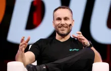 从左手换右手的关联交易到渗透华尔街与白宫，Tether 在玩什么权力游戏？